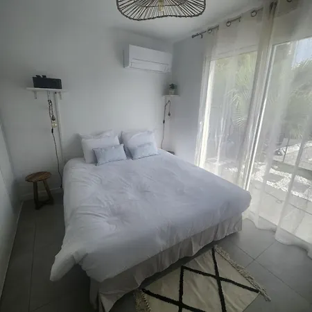 Проживание в семье Armelle, Privee Avec Acces Piscine Артиг-пре-Бордо