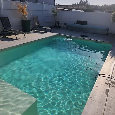 Armelle, Privee Avec Acces Piscine Проживание в семье *
