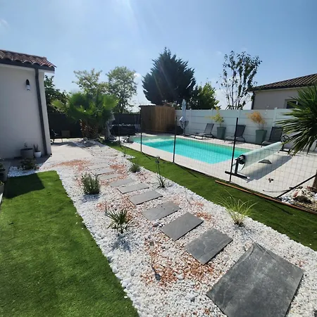 Проживание в семье Armelle, Privee Avec Acces Piscine Артиг-пре-Бордо