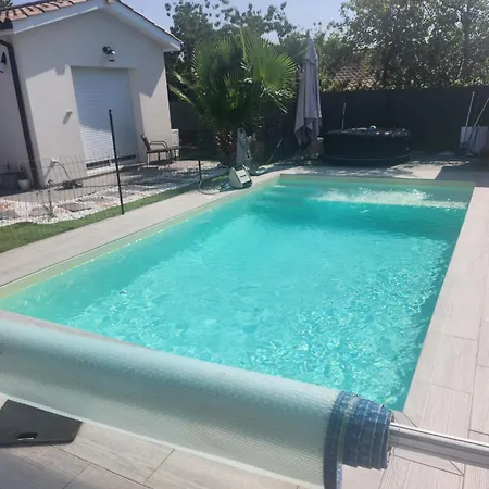 Armelle, Privee Avec Acces Piscine Проживание в семье